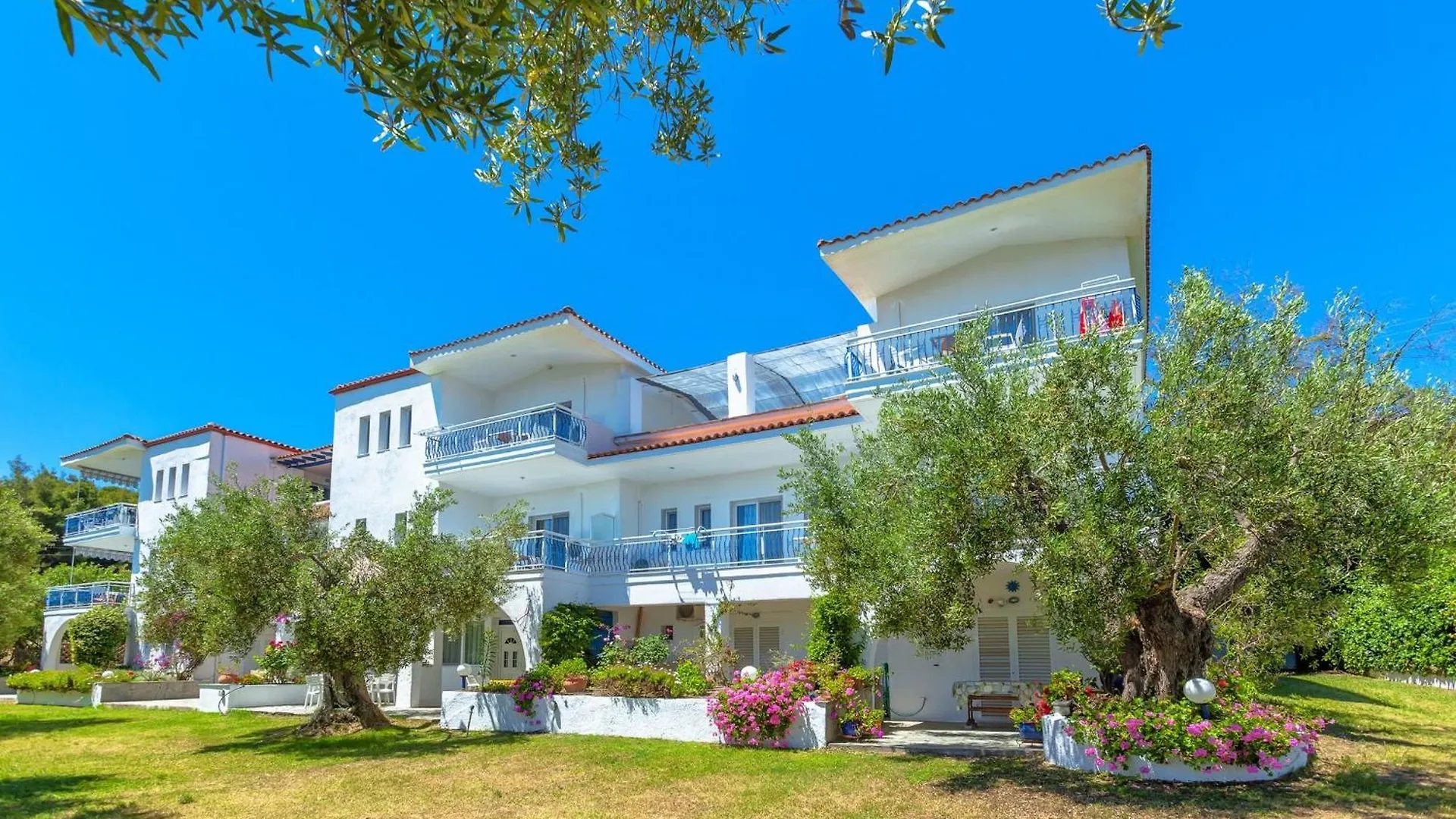 Xenios Faros Apartments Possidi
