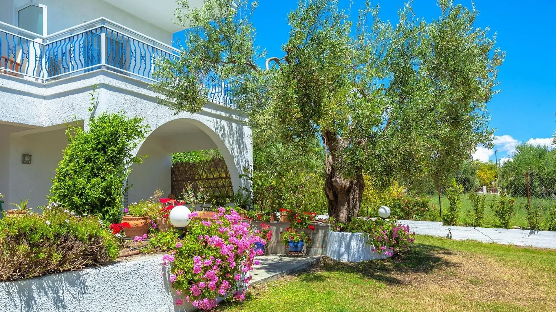 Xenios Faros Apartments Possidi